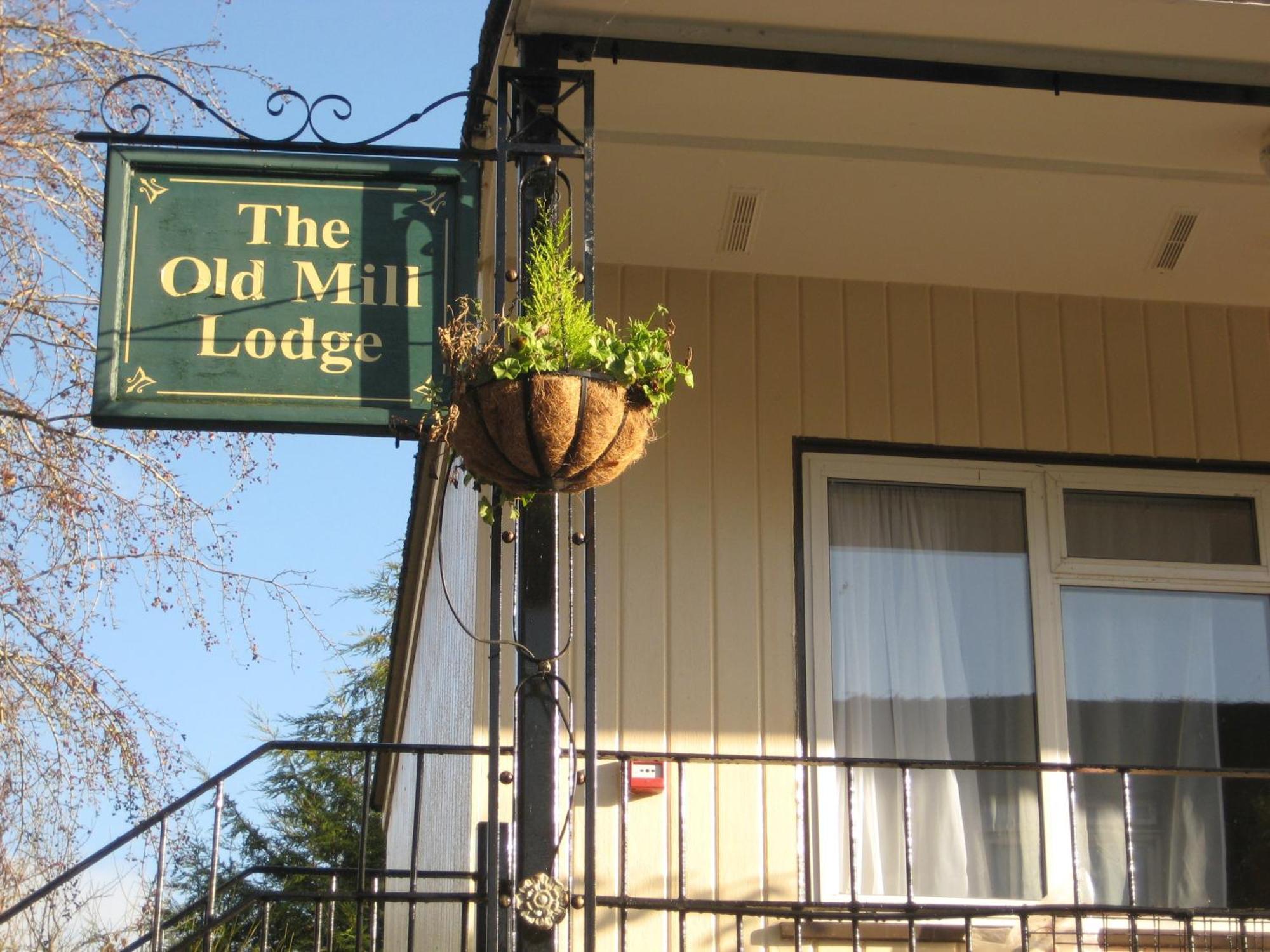 Old Mill Hotel & Lodge Bath Exterior photo